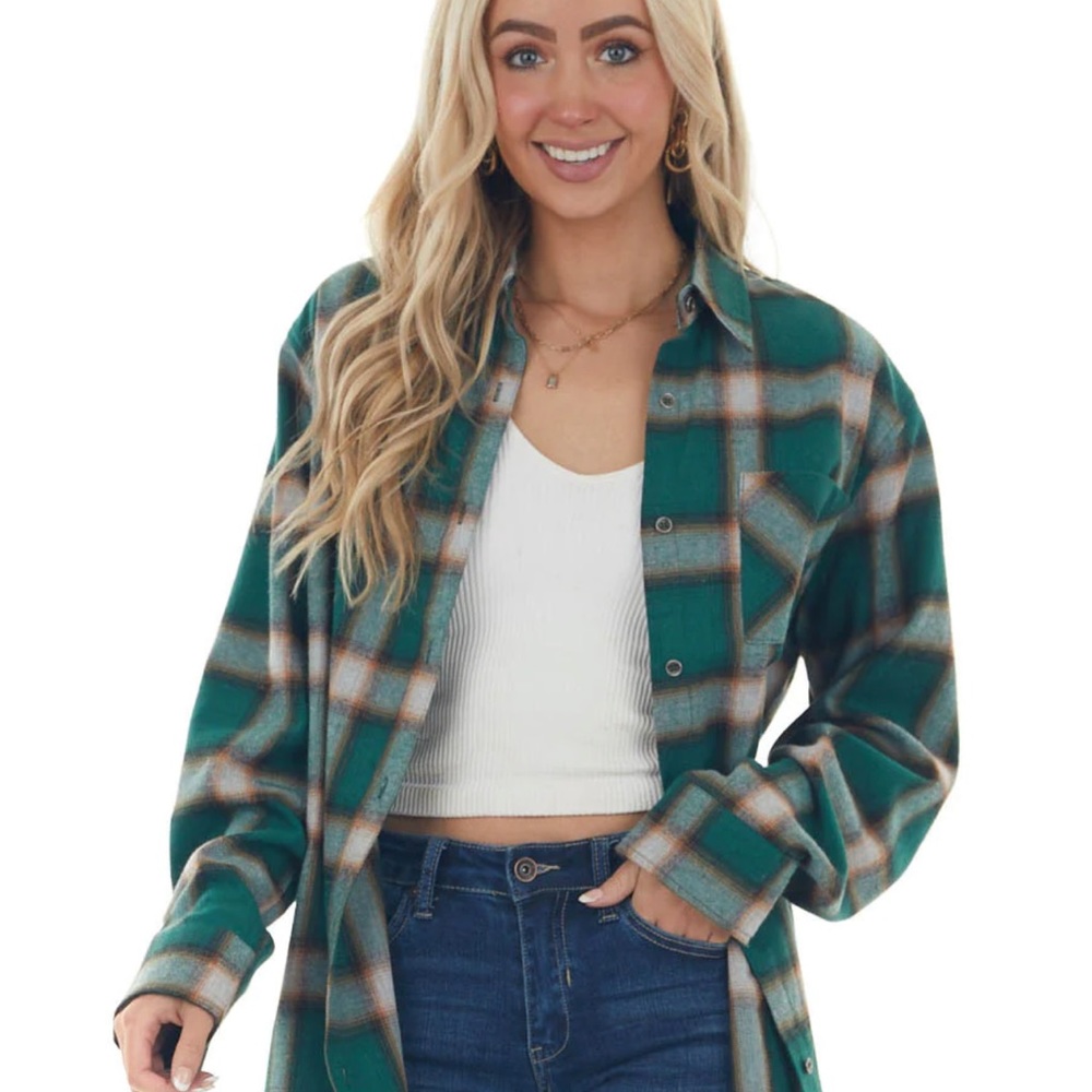 NWT Plaid Curved Hem Button Down Flannel